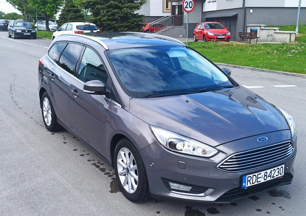 Ford Focus cena 39800 przebieg: 217000, rok produkcji 2016 z Dębica małe 232